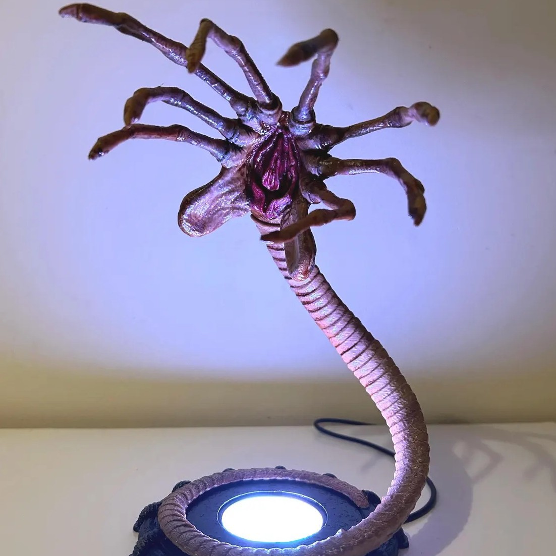 Lámpara Alien Facehugger, Luz  - Home Lighting And Decor reseña y precio